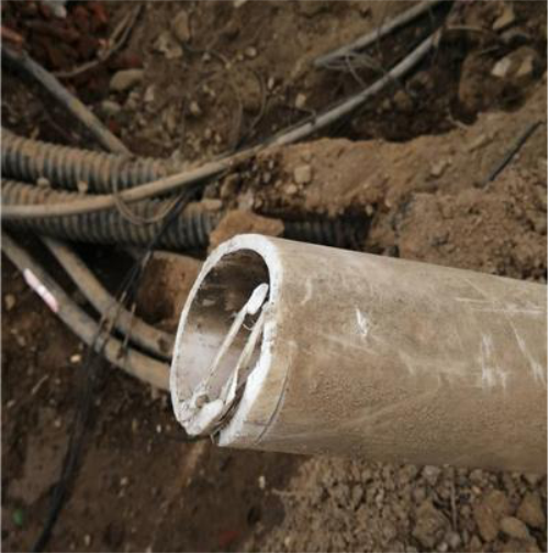 手拿菜刀砍电线，，，，，，，，一起火花带闪电